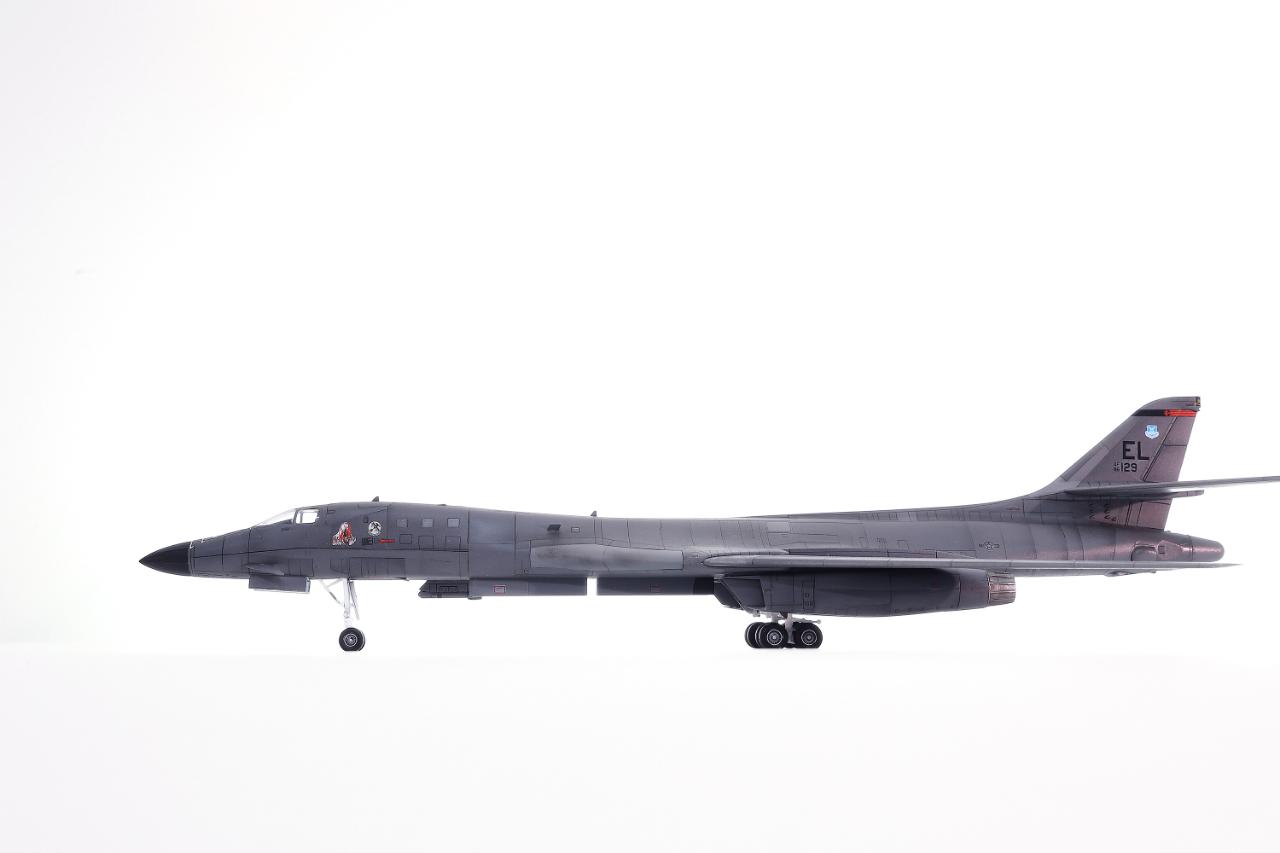 MMZ - B-1B Lancer_Academy 1/144