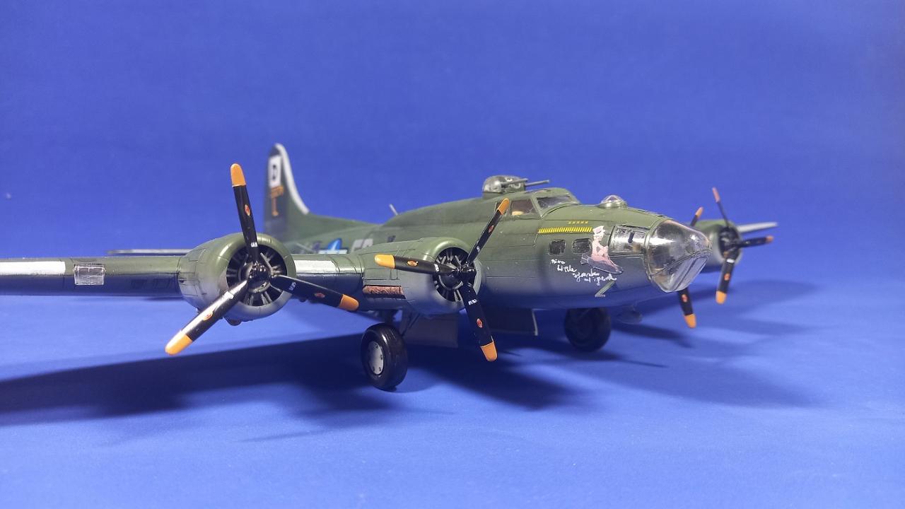 B-17F 100폭격 전단 소속 Nine Little Yanks And A Jerk