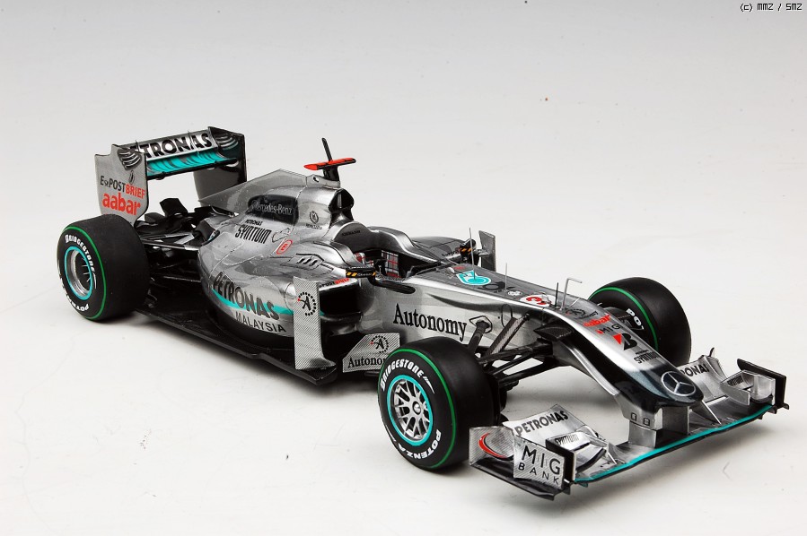 MMZ - Revell 1/24 Mercedes GP Petronas MGP W01